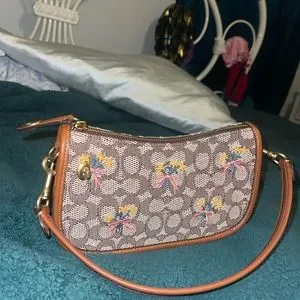 バッグ Vintage Coach Signature Hand Bag Flower COACH Signature Collection Handbag NEW with flower applique